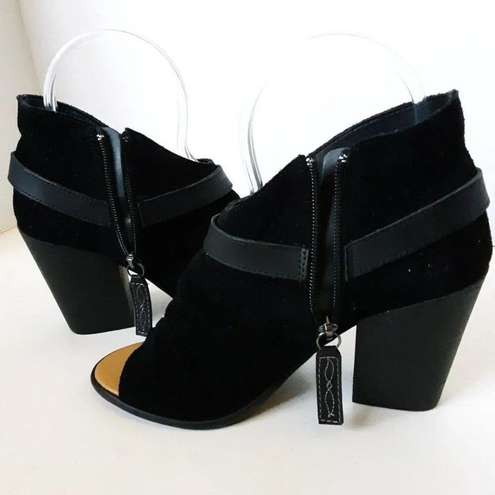 Dingo Women's Shoes size 6.5M Black Leather Heel